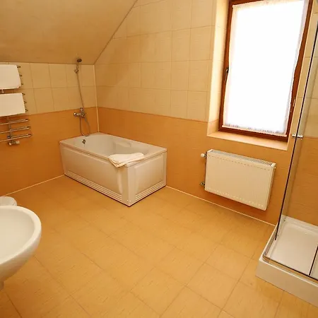 пори року Kır Evi Synyak